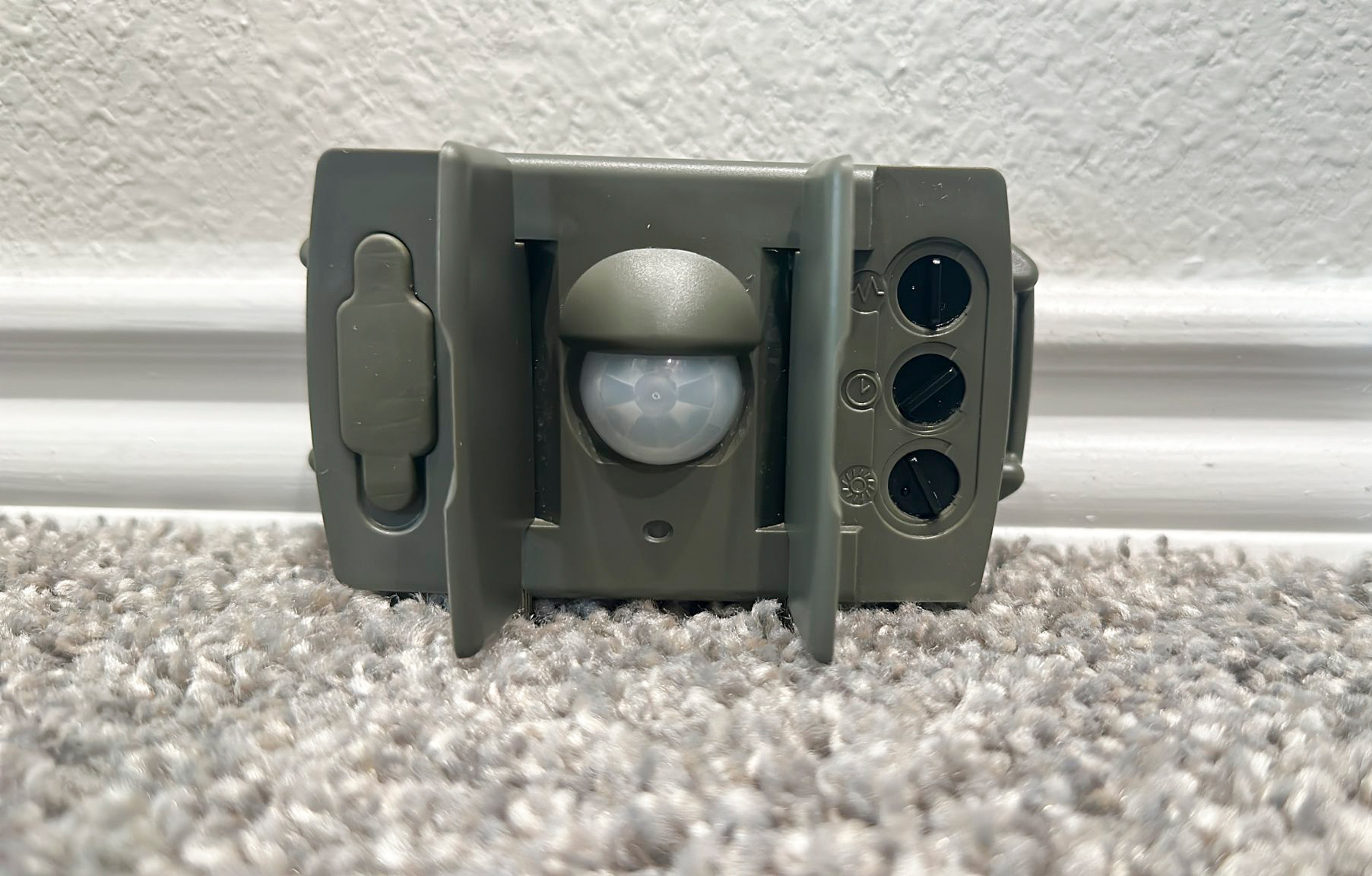 Passive infrared (PIR) sensor used in a wildlife camera trap