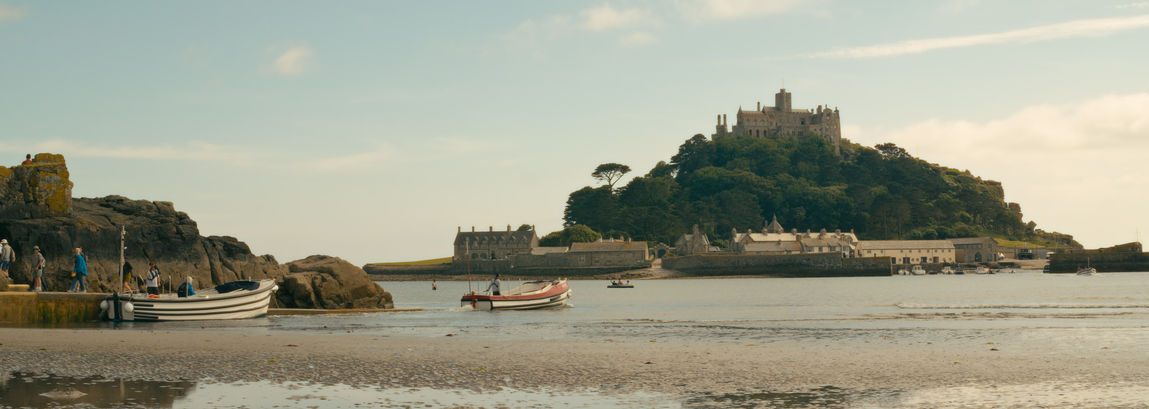 Une capture d'écran au look cinématographique de St. Michael’s Mount en Cornouailles. Par Connor Redmond.