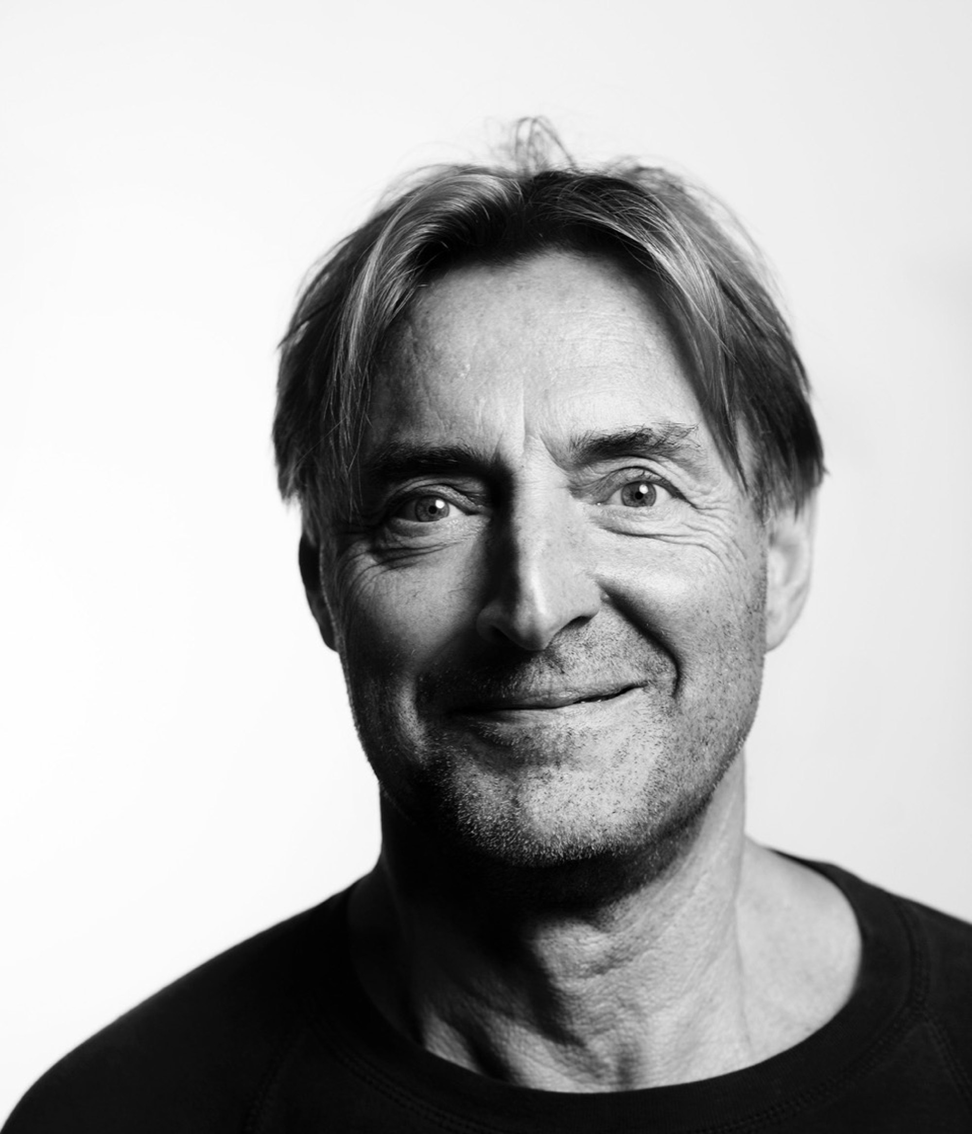 Portrait en noir et blanc du photographe danois Jens Juul