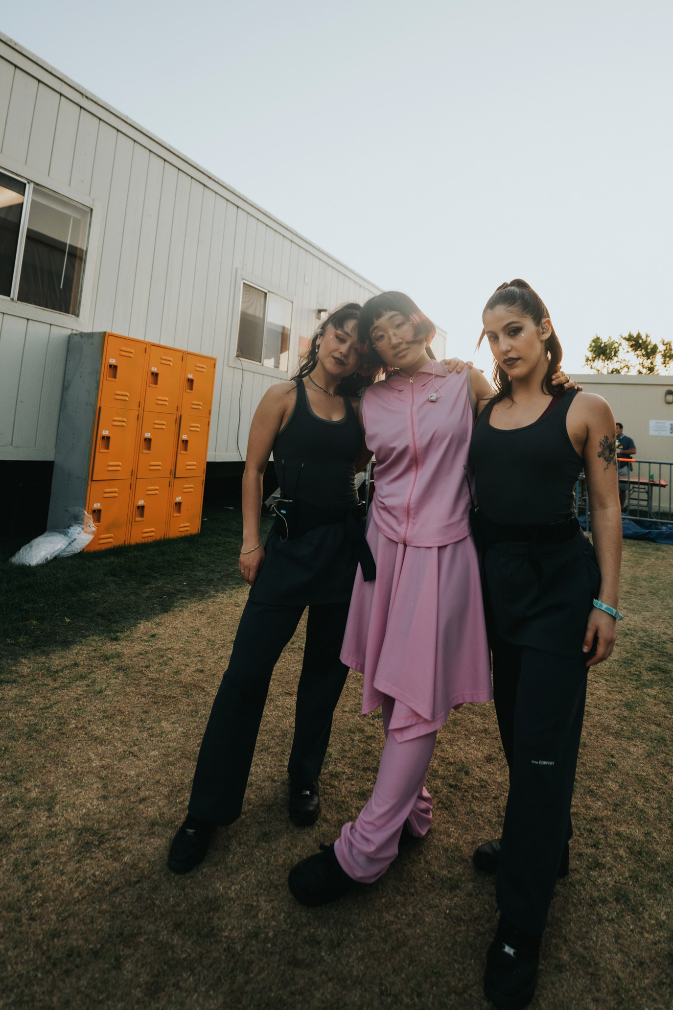 Backstage-Porträt von Yaeji beim Coachella Musikfestival 2023.