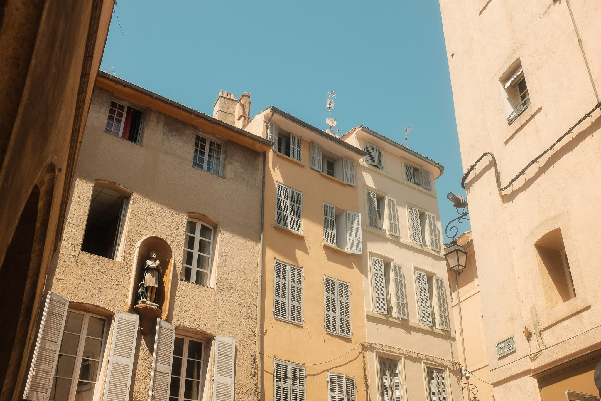 Tall and narrow mediterranean looking buildings in Aix-en-provence in high summer. Taken on the Fujifilm X100T by Connor Redmond.