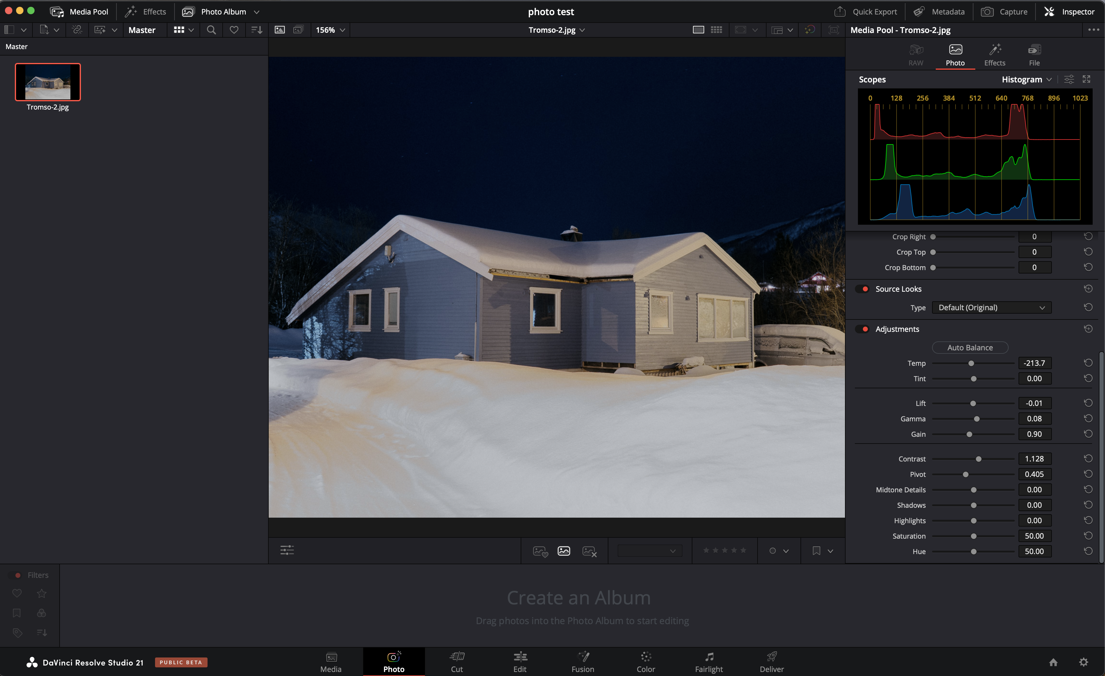 Screenshot der DaVinci Resolve-Oberfläche mit dem Bild eines Hauses im Schnee.