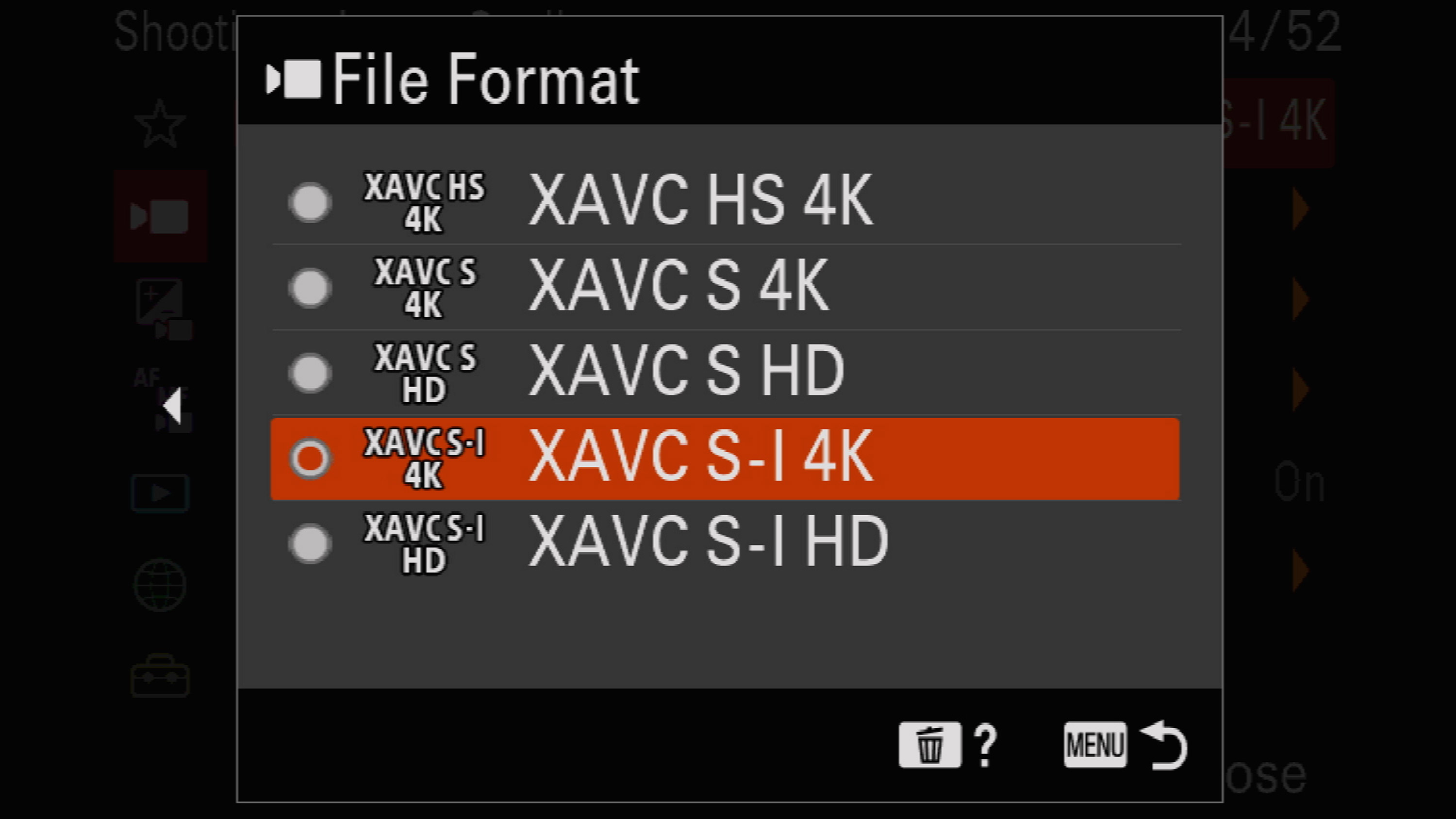 Bild der verschiedenen Videoformate auf dem Display der Sony A7 IV, Format XAVC S-I 4K rot hinterlegt
