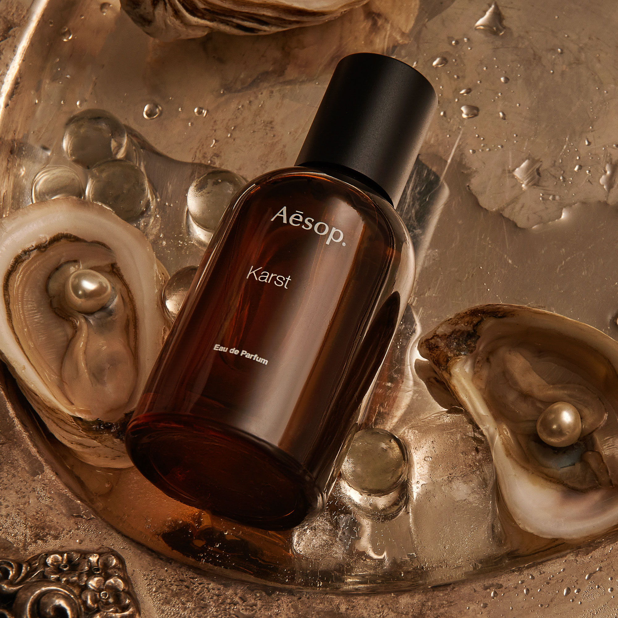 Behälter eines Produkts von Aesop.