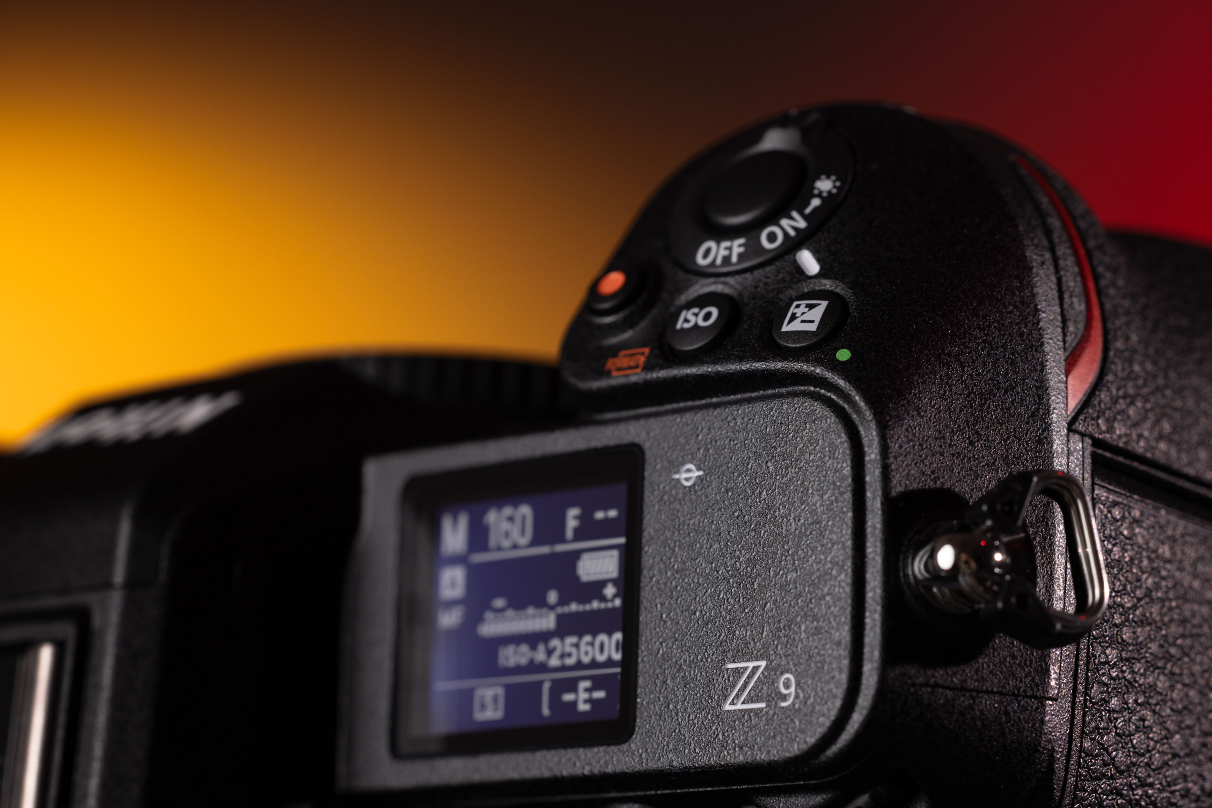 Close-up van een tweedehands Nikon Z9 bovenscherm