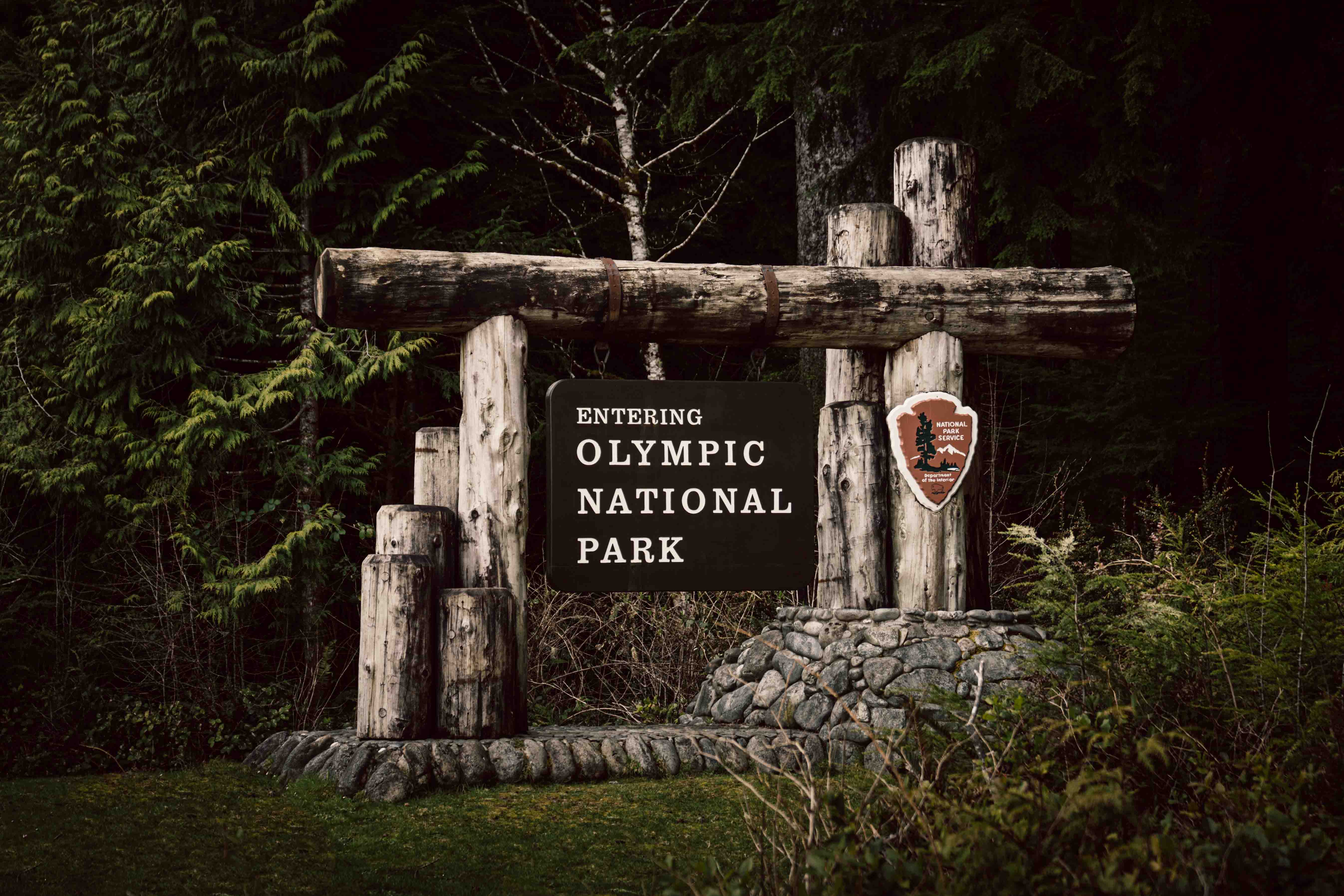 Welcome sign at entrance of Olympic National Park in Washington State, USA