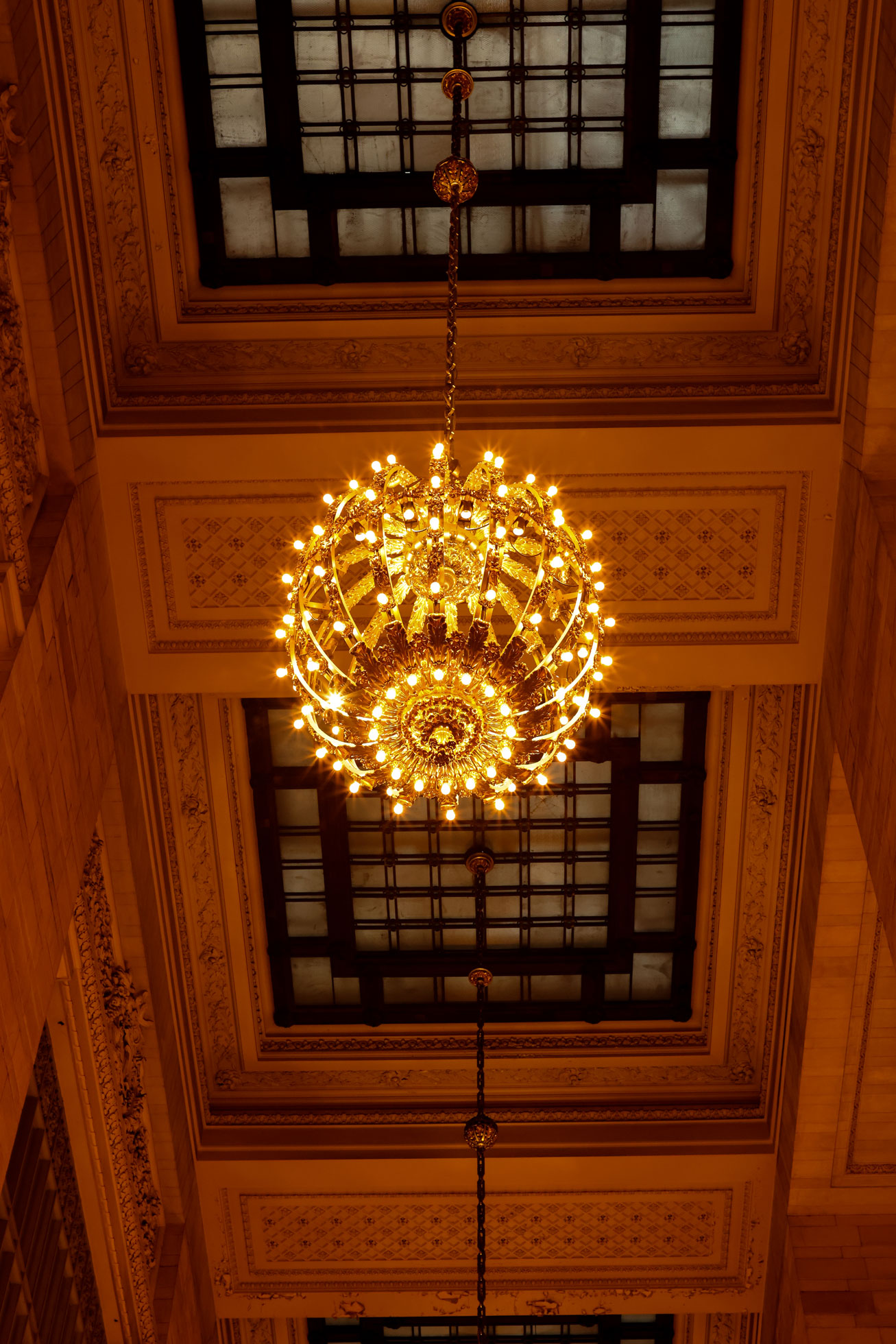 Chandelier hanging in Grand Central Station in New York City, photo by Berta Amelinaite.