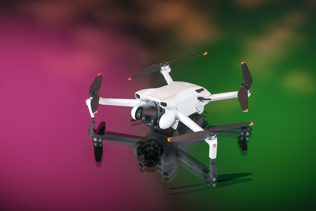 Studioaufnahme DJI Mini 'Wicked' Special Edition von Connor Redmond.