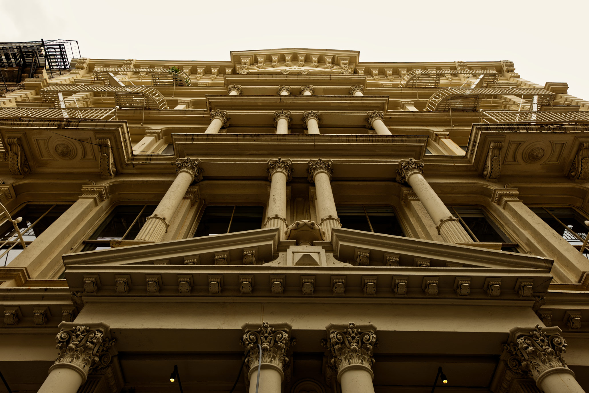 Wide-angle shot of building exterior in New York City’s SoHo neighbourhood, photo by Lawrence Bentiné Jr.