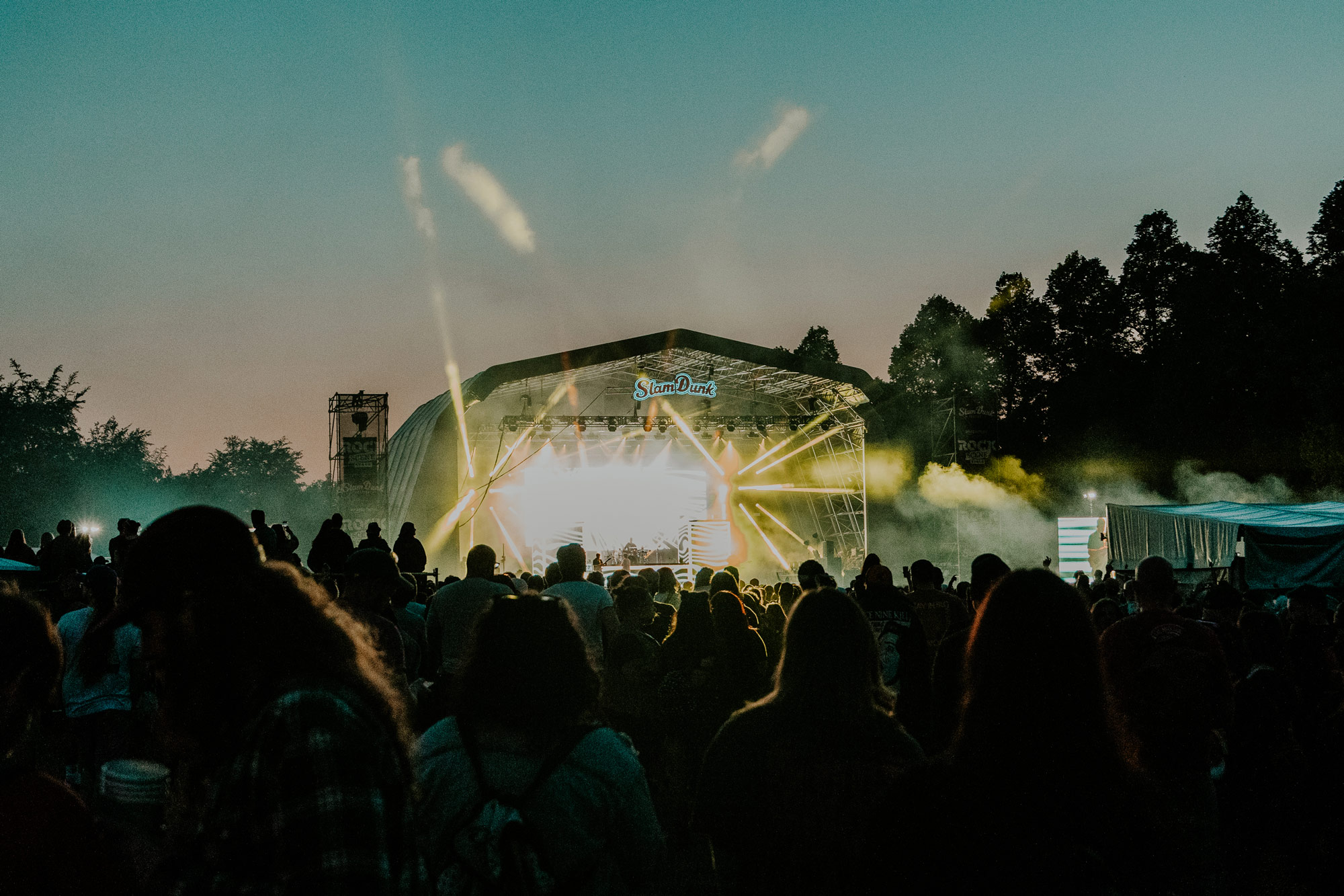 La scène principale du Slam Dunk festival, photo par Emily Jade prise avec le Canon EOS R6.

