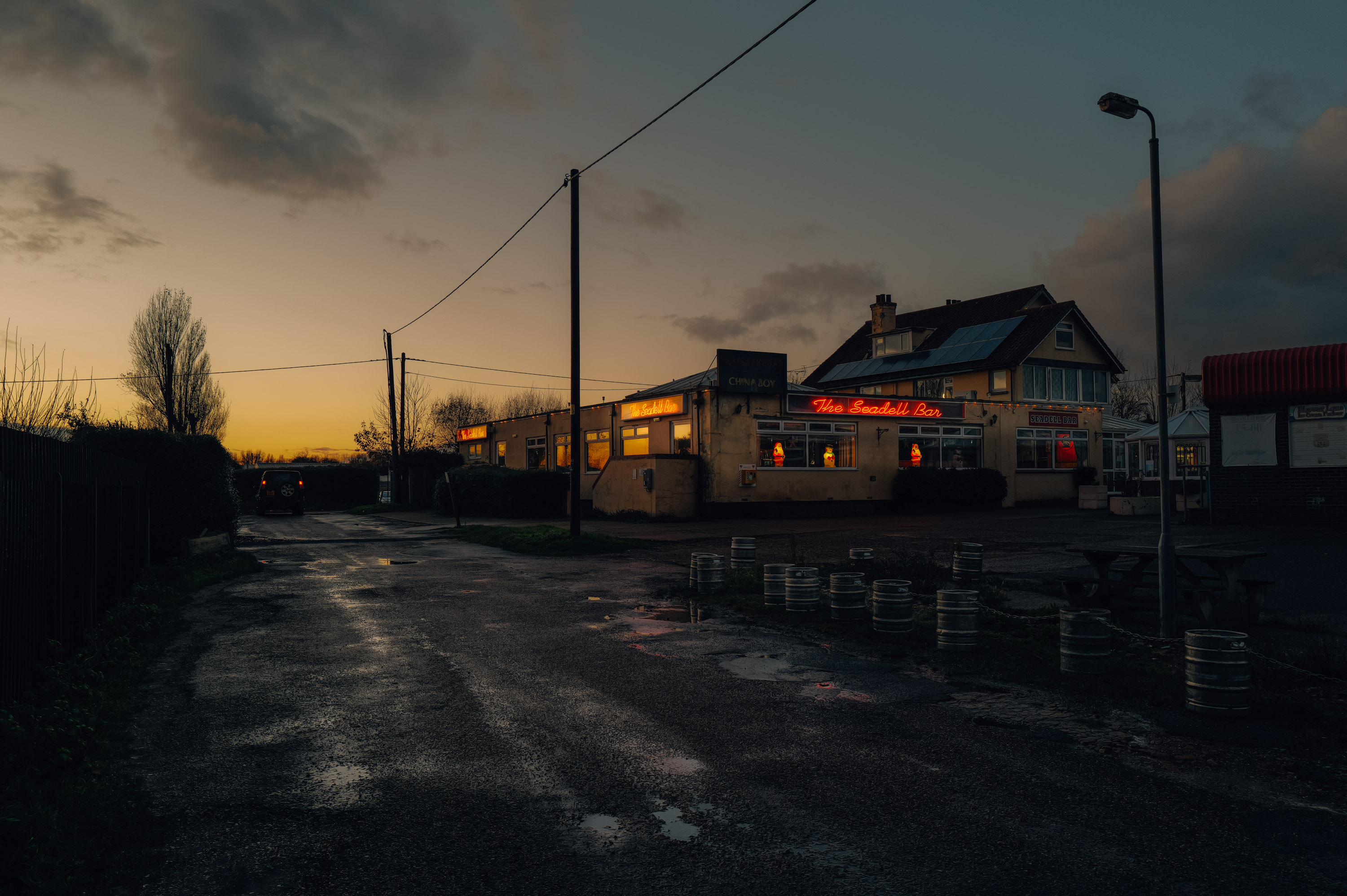 Eine alte Bar und ein Hotel bei Sonnenuntergang in Norfolk