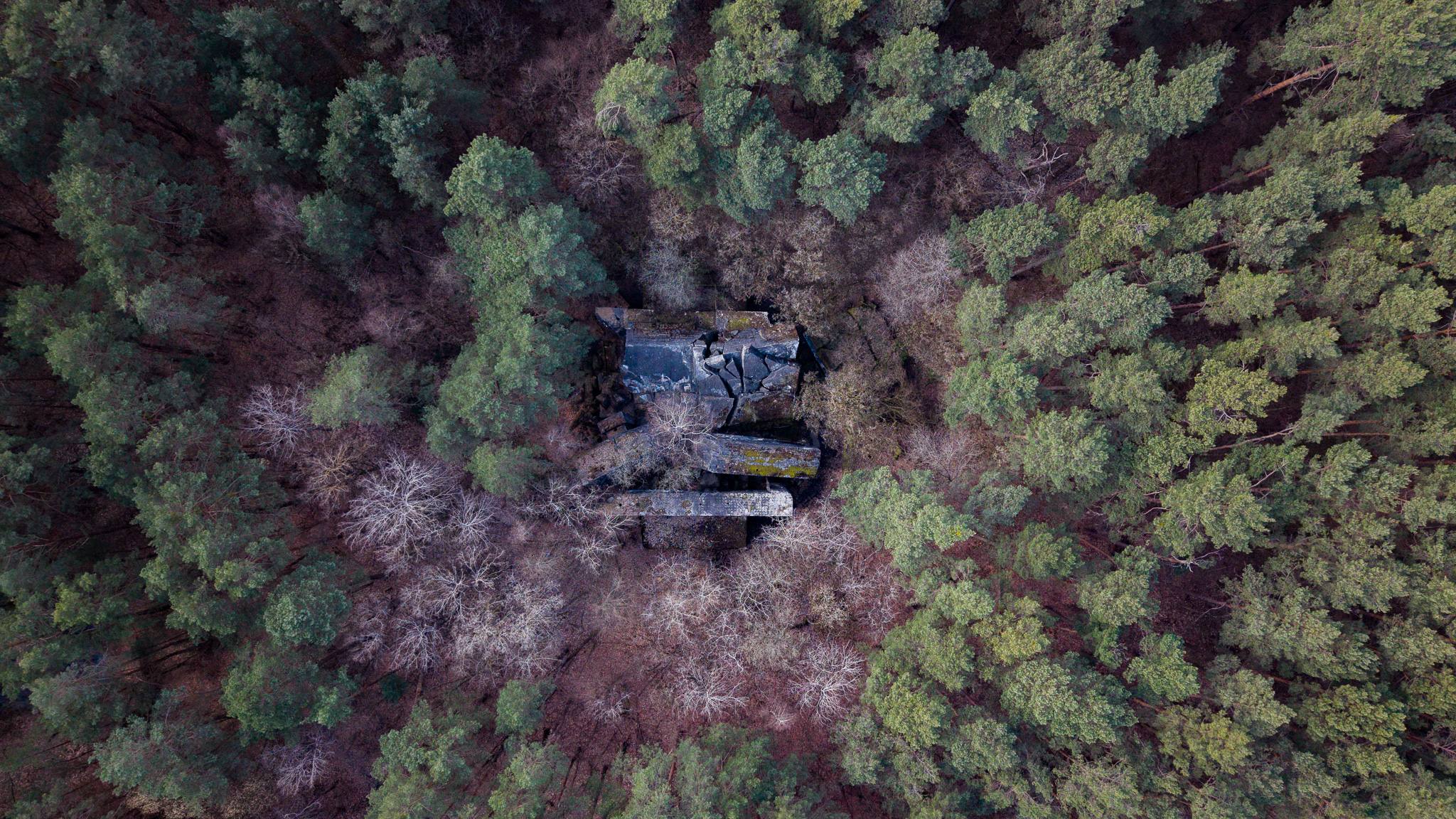 Vista aérea do Bunker Koralle, a norte de Berlim, captada com a DJI Mini 5 Pro