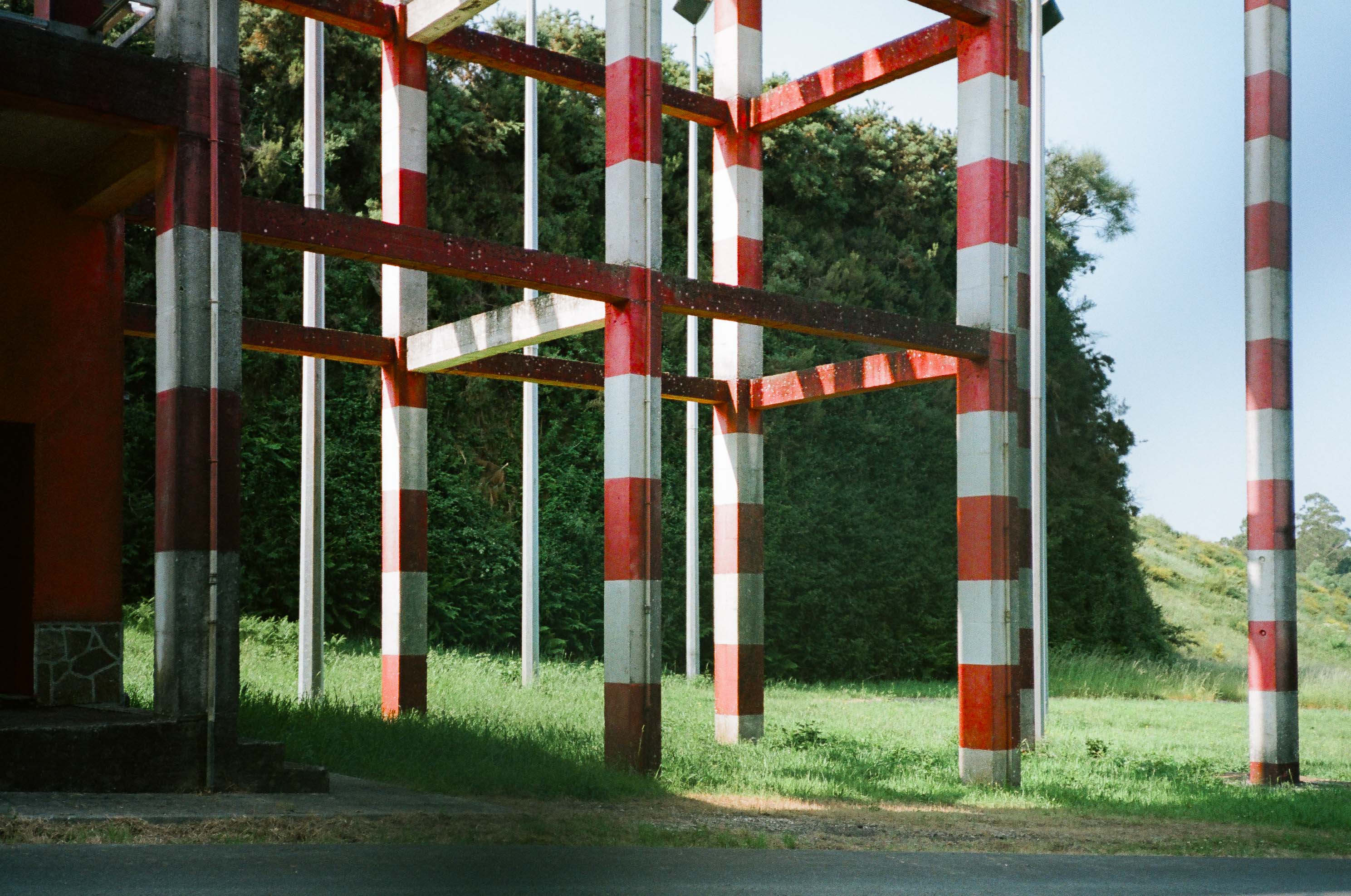 Red and white pillars at the Santiago airport. By Connor Redmond.