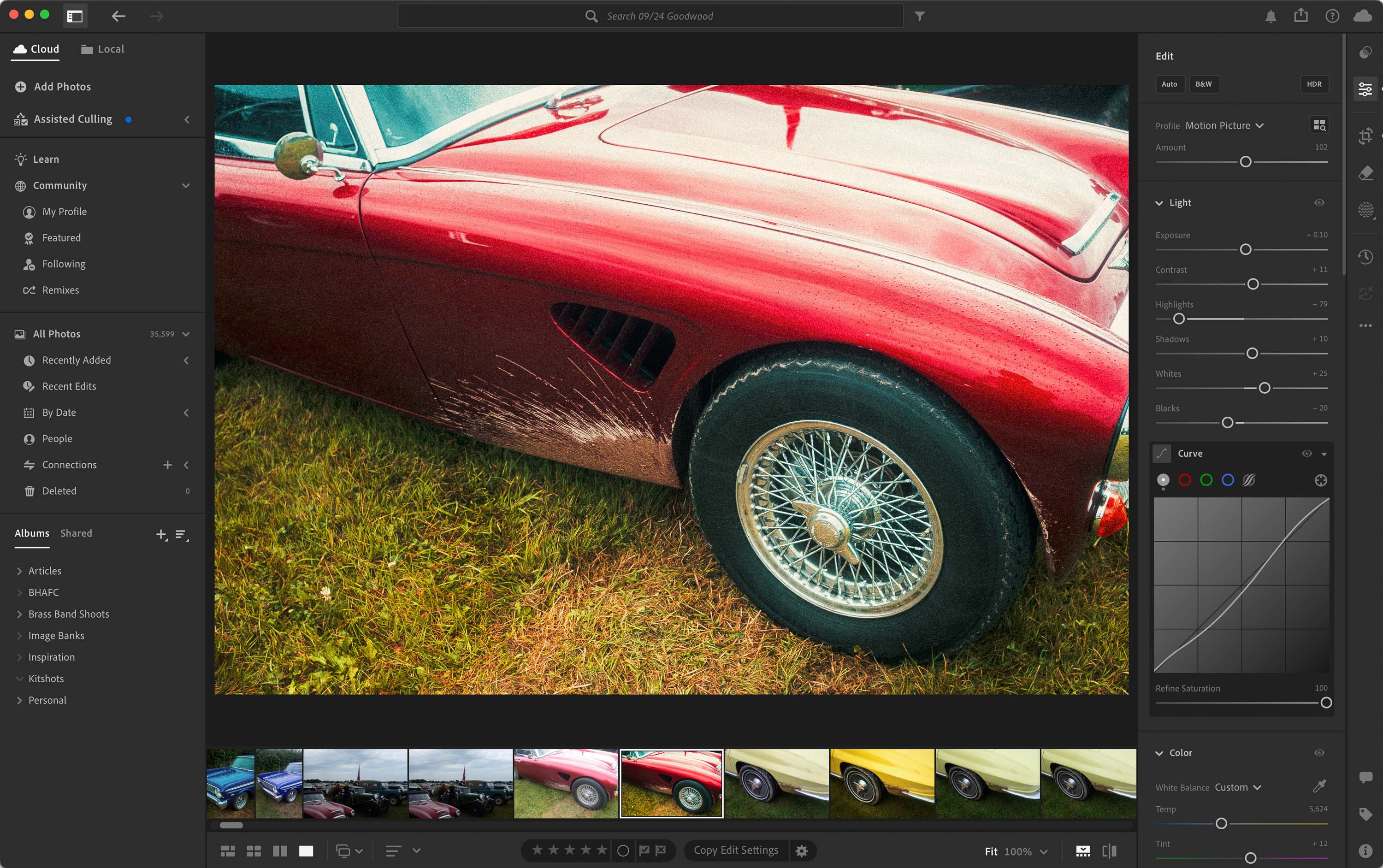 Interfaz de Lightroom Cloud con una imagen de un coche rojo