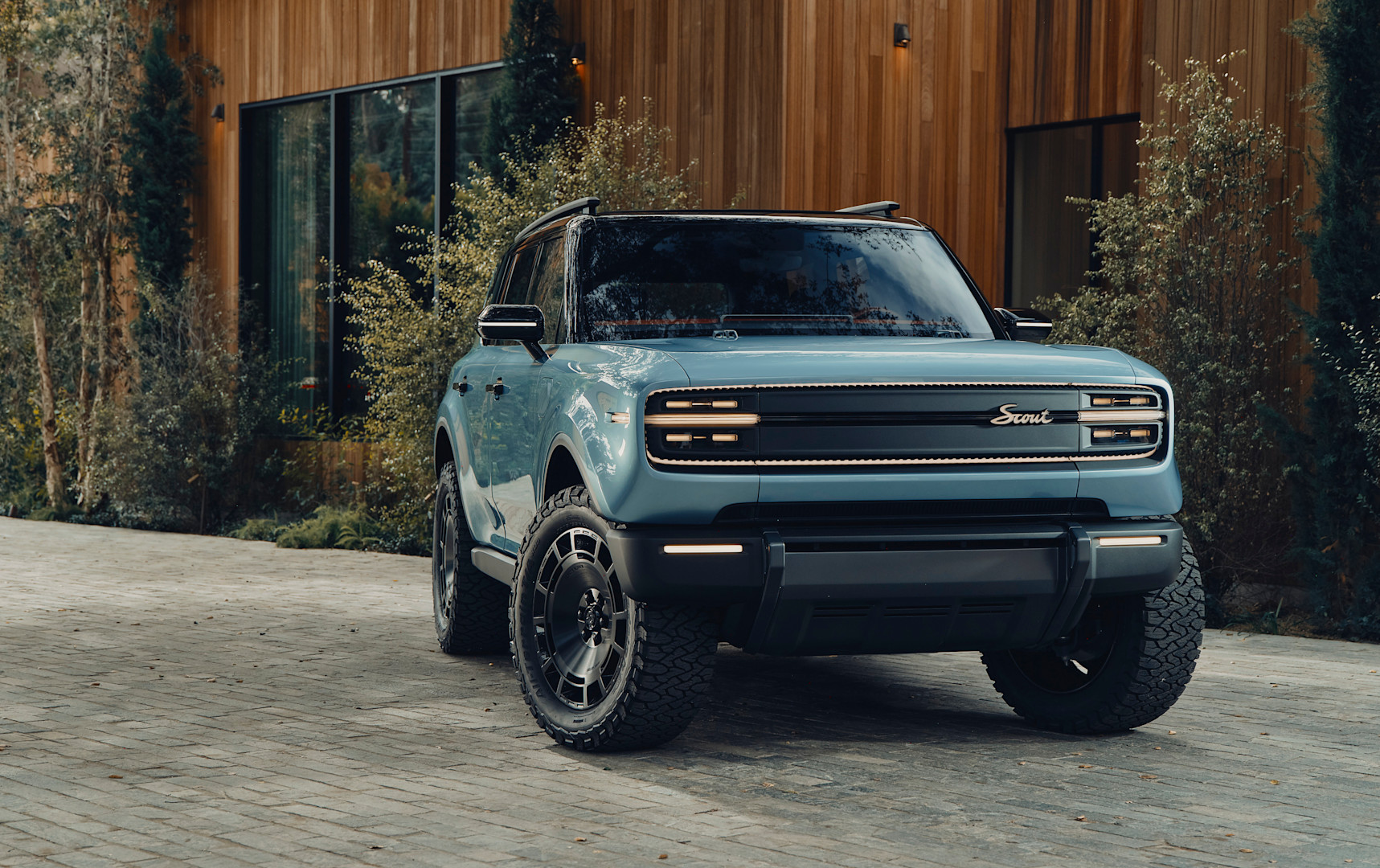 Scout_Traveler_Front 34
