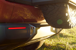 Constantly illuminated light at the rear bottom of the traveler