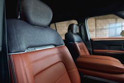 Traveler Interior_Bucket seat_Pacific Mist