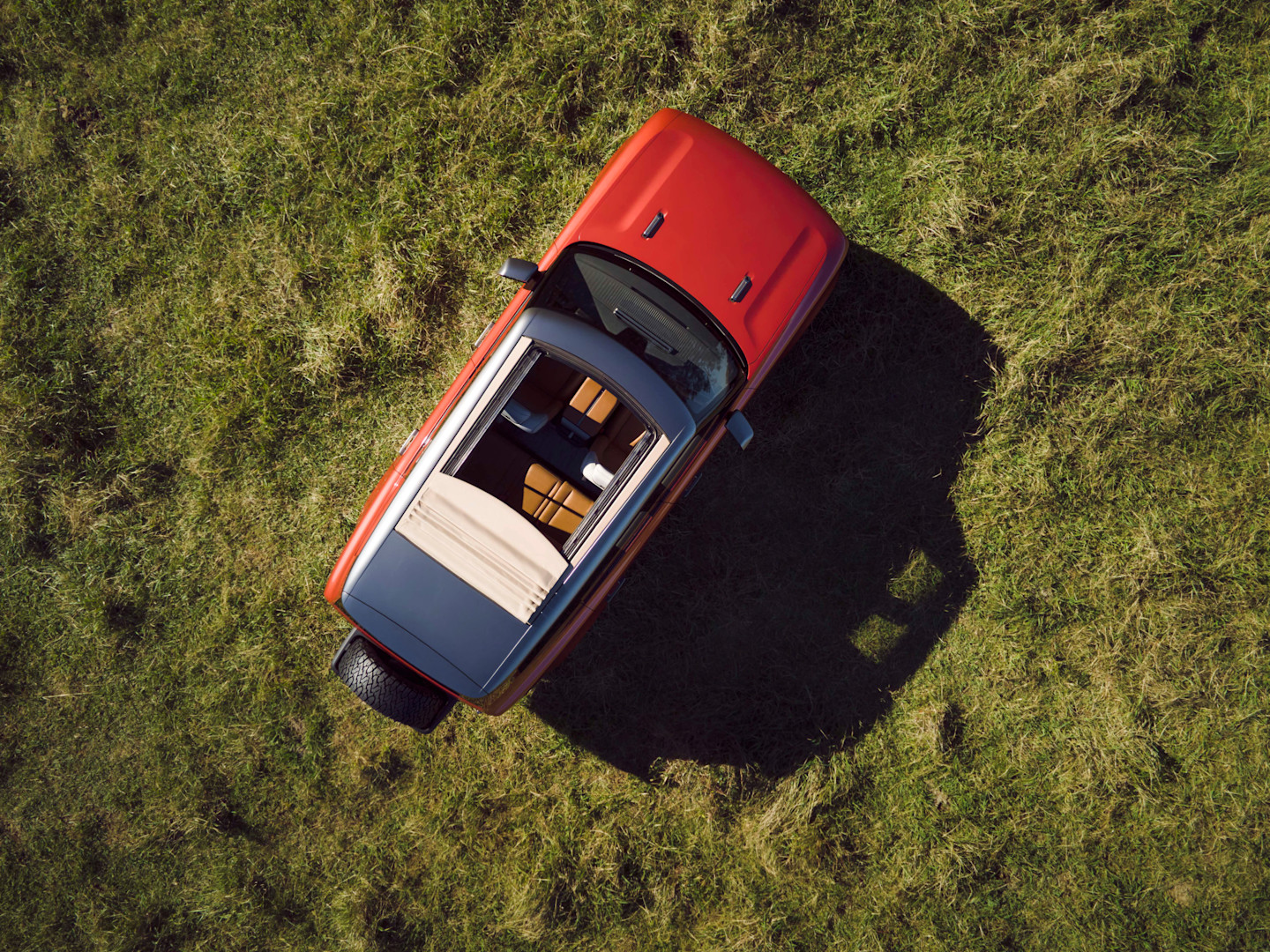 Traveler with open sunroof