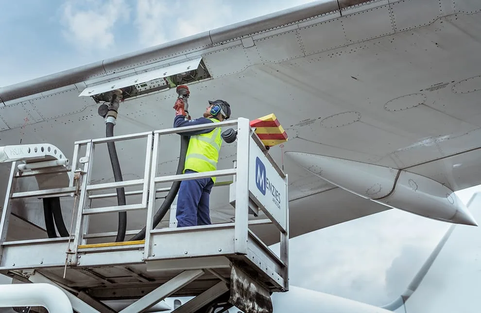 menzies schiphol deep turnaround fuel close
