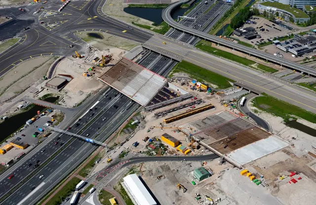 Completing Schiphol’s dual taxiway system