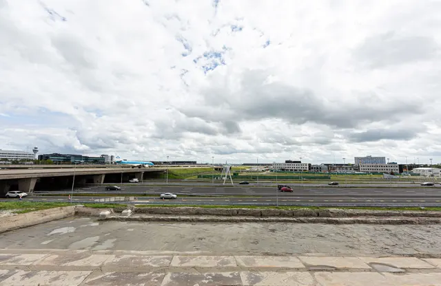 Completing Schiphol’s dual taxiway system