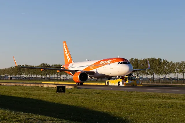 Electric TaxiBot Schiphol