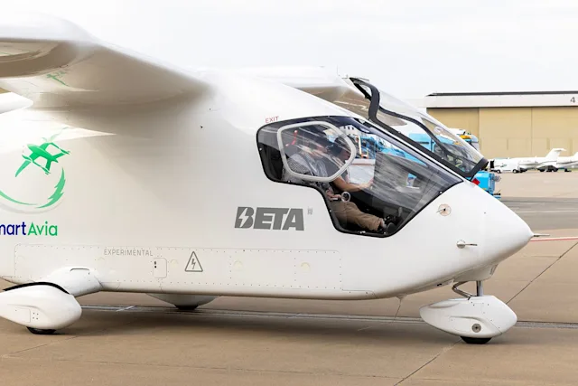Test flight electric cargo aircraft Schiphol