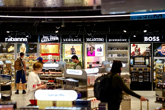 Perfumes & Cosmetics Schiphol