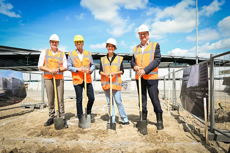 busstation eerste schop