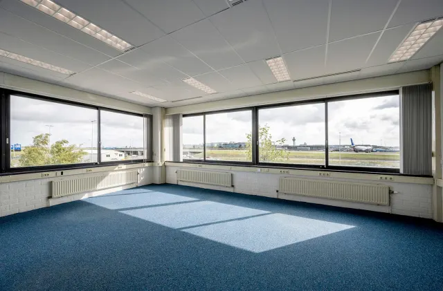 Schiphol Uiverweg office space