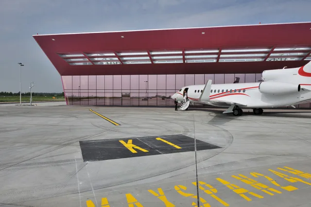 Schiphol kantoor General Aviation Terminal airside private jet