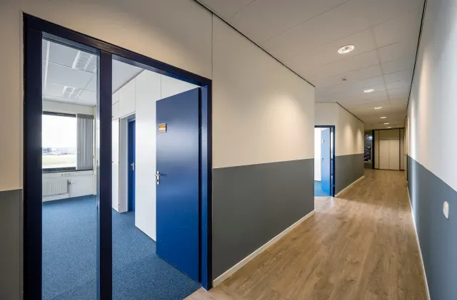 Schiphol office Uiverweg corridor with office spaces