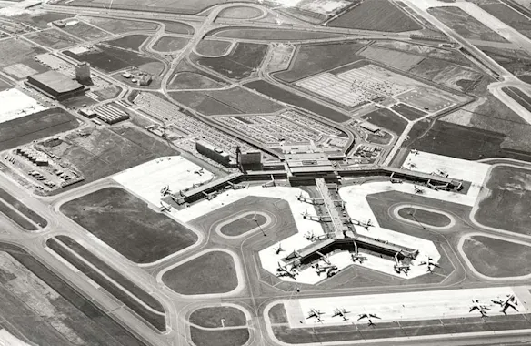 1966---Nieuw-stationsgebouw-voor-Schiphol