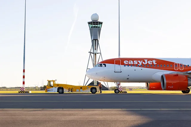 Electric TaxiBot Schiphol