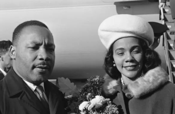 1964-Martin-luther-king-spreekt-over-burgerrechten-op-schiphol