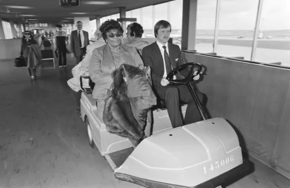 1980-Grande-dame-van-jazz-ella-fitzgerald-op-schiphol