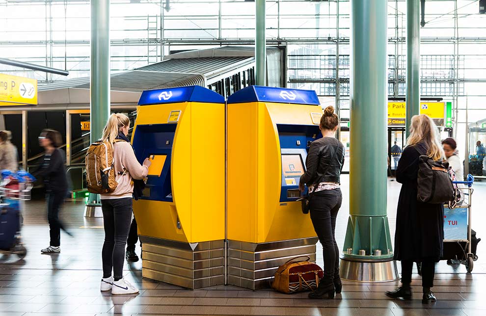 amsterdam airport to city center train