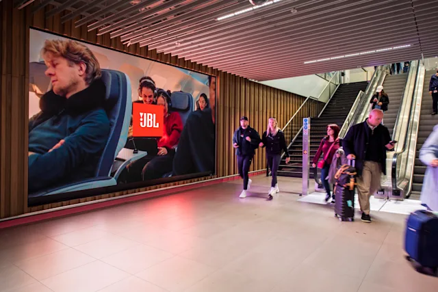 Digital Departure Shopping Screen