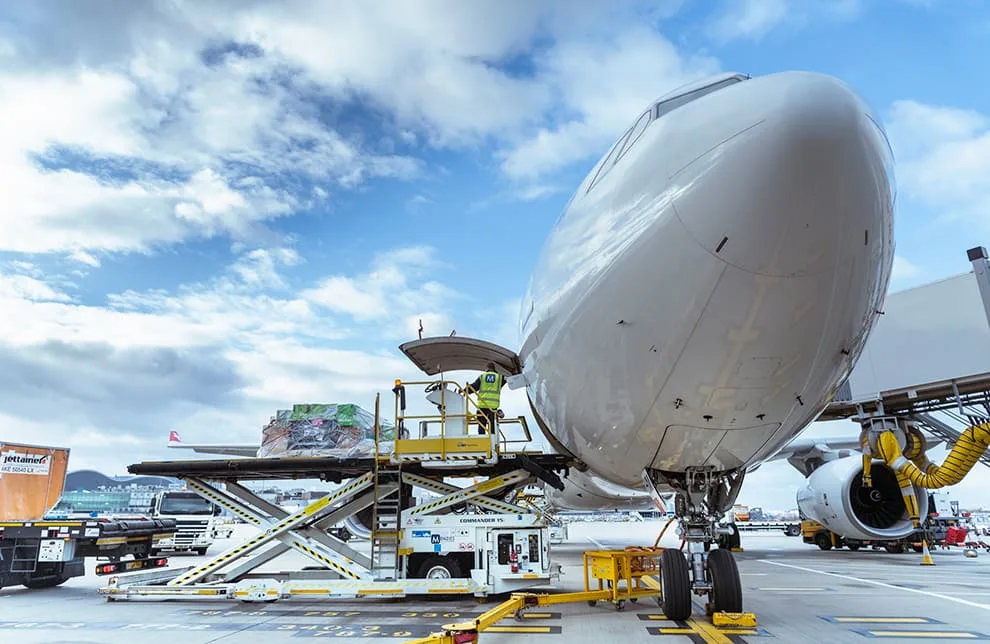 menzies schiphol deep turnaround lift