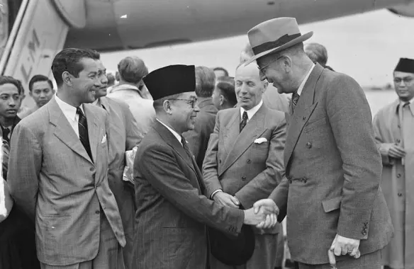 1949-Hatta-onderhandelt-voor-vrij-Indonesië