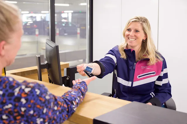 P6 Valet Parking - hand in your car key