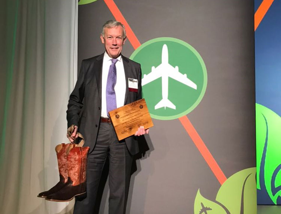 Jos Nijhuis ontvangt award tijdens Airports Going Green conferentie