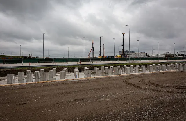 Bouw viaduct over A4 in volle gang