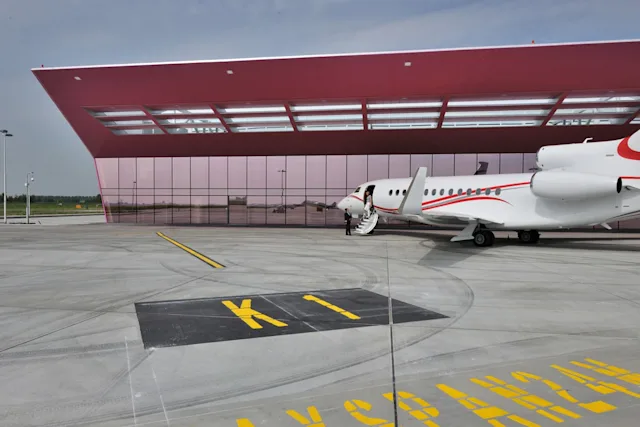 Jet Aviation verlengt en breidt huurovereenkomst uit op Schiphol Oost (opt)