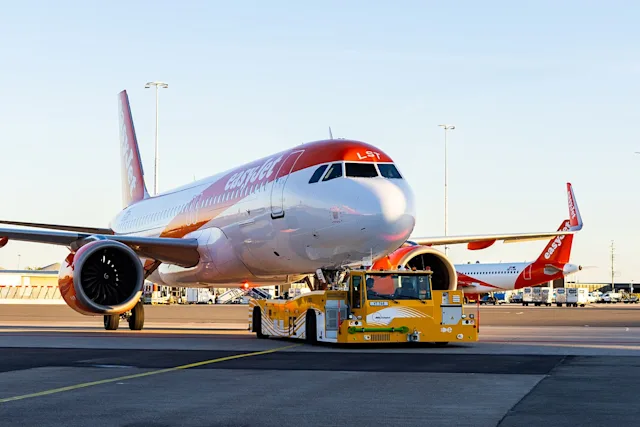 Electric TaxiBot Schiphol