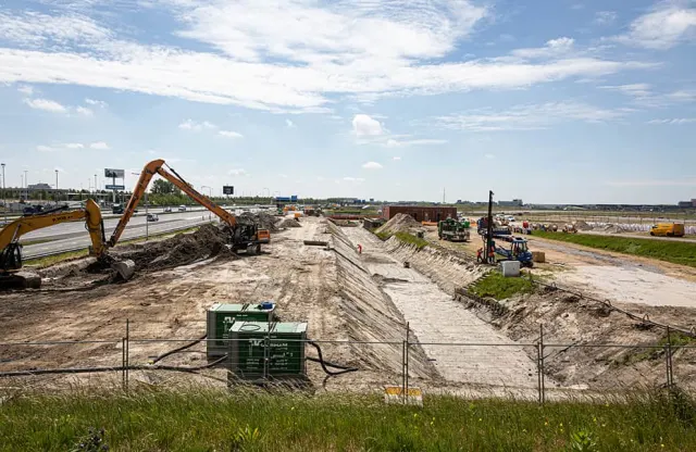 Completing Schiphol’s dual taxiway system