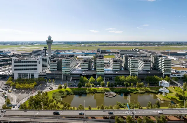 WTC Schiphol Airport drone beeld vooraanzicht