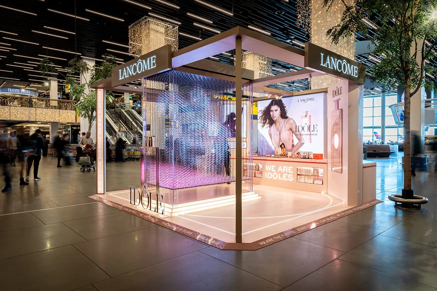 Campaign Lancome at Schiphol