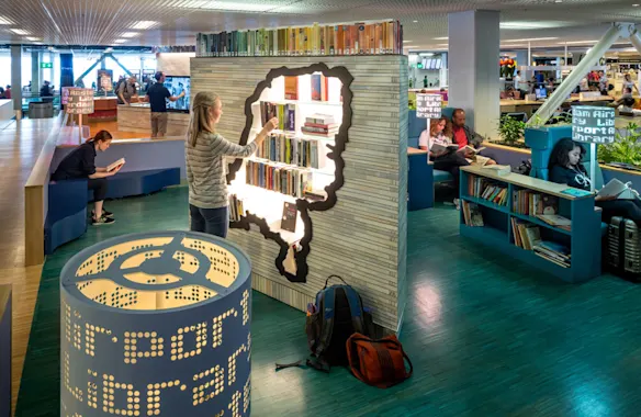 Airport Library Holland-Boulevard,-Schiphol-Lounge-2
