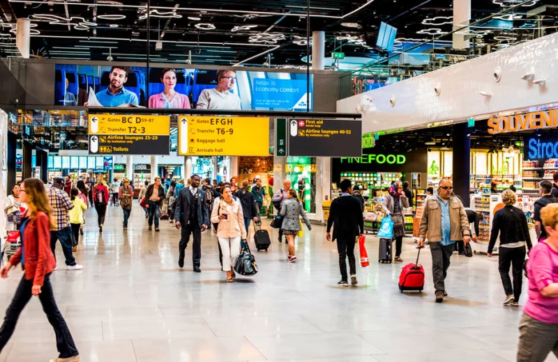 Lounges en pieren op Schiphol